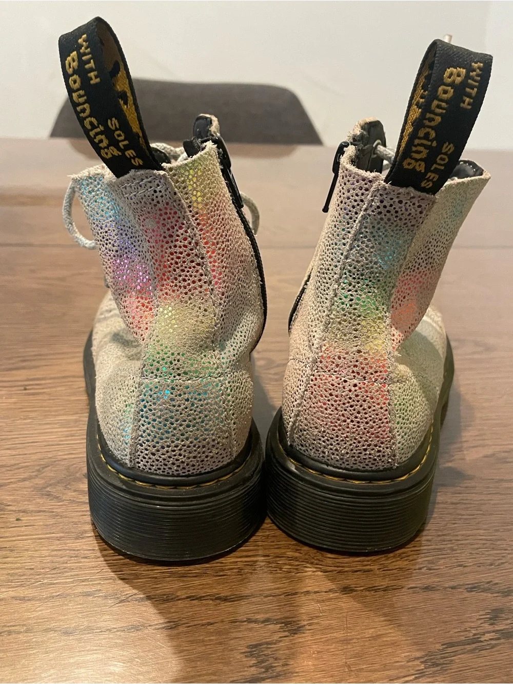 Dr. Martens Kids Iridescent Rainbow Lace-Up Boots Zipper closure